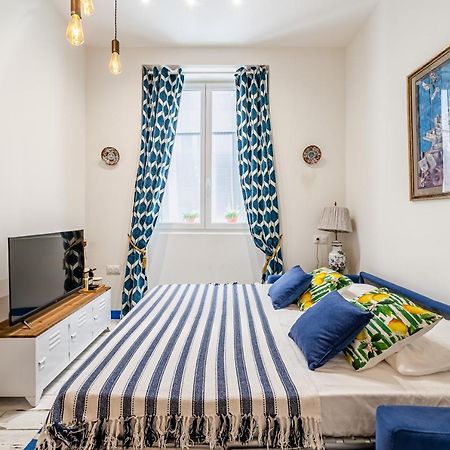 Studio Travel 24M2, 120M Vieux-Port ,Clim , Wifi ,Acces Autonome Avec Code Marseille Bagian luar foto